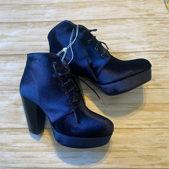 Steve Madden Booties 8 - Picture 1 of 9